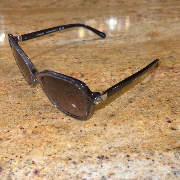 Brand new Coach sunglasses 57088H HC 8349U 56-18-140 display picture 2